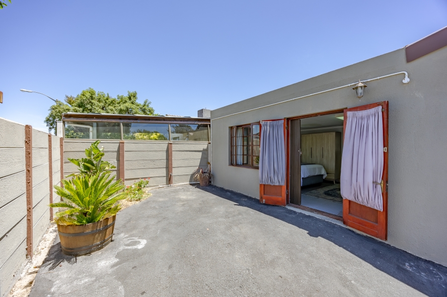 5 Bedroom Property for Sale in Bothasig Western Cape